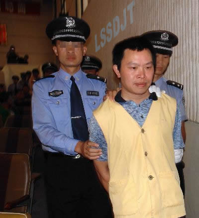 2007年8月3日 云南警察领导黑社会并组织卖淫获死刑