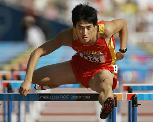 中国田径运动员刘翔打破男子110米栏世界纪录(lssjt.cn)