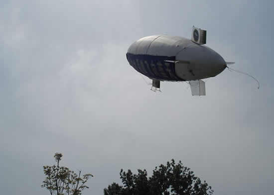 我国第一艘充氦载人软式飞艇首飞成功(LSJT.NET)