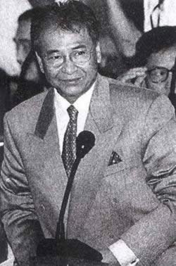 1997年8月7日 翁霍担任柬埔寨第一首相