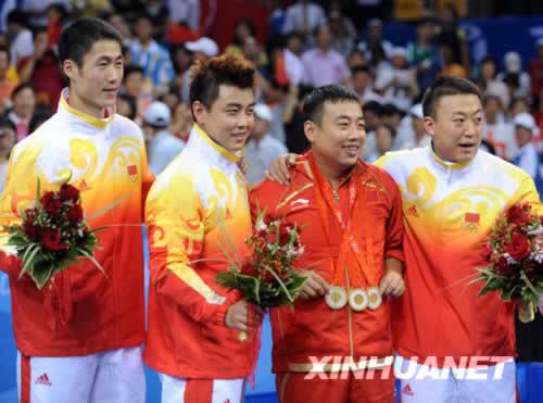 刘国梁在第45届世乒赛男单决赛中勇夺冠军