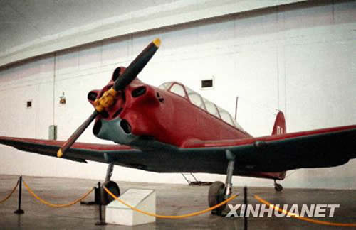 中国第一次自己制造初级教练机成功