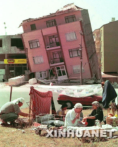 土耳其发生强烈地震 1.8万人丧生