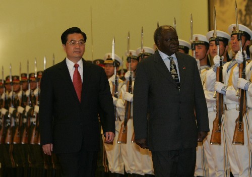 2005年8月17日 胡锦涛与肯尼亚总统齐贝吉会谈