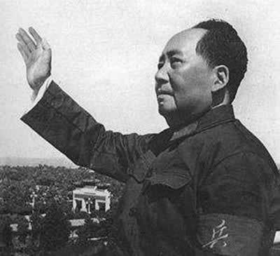 毛泽东主席首次接见红卫兵