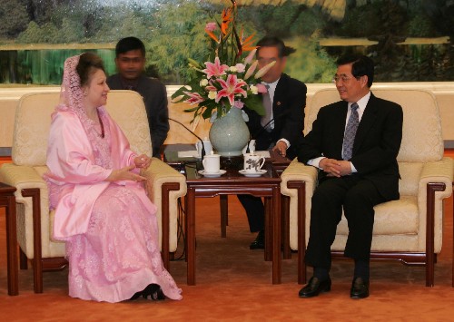 2005年8月18日 胡锦涛会见孟加拉国总理