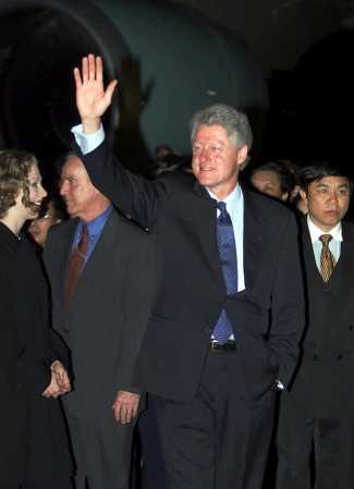 美国总统克林顿宣布与越南建立外交关系(lsjt.net)