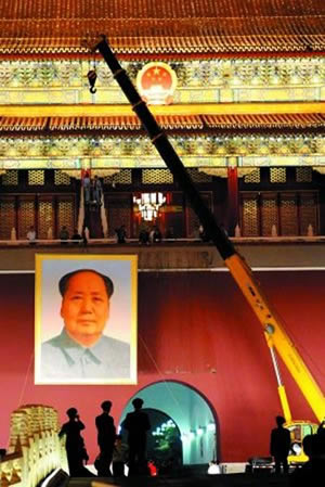 邓小平说天安门上的毛主席像要永远保留