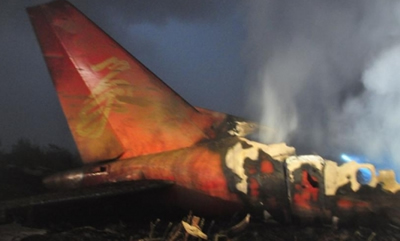 2010年8月24日 黑龙江伊春失事客机机身断裂起火