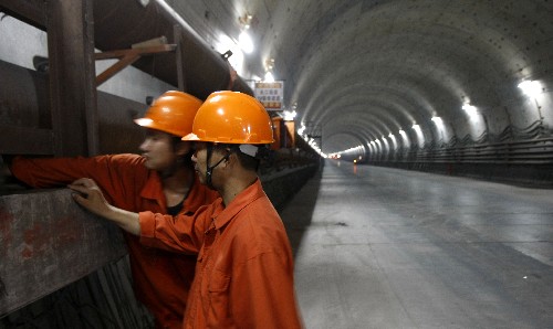 2008年9月5日 “万里长江第一隧”双线贯通