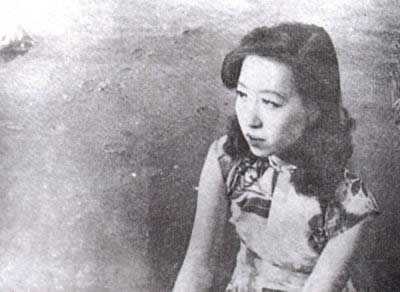 女作家张爱玲在美国洛杉矶逝世