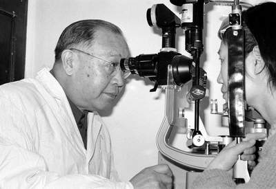 1990年9月14日 国著名眼科专家、第一位角膜捐献者张晓楼教授逝世