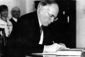1998年10月3日 霍华德连任澳大利亚联邦总理