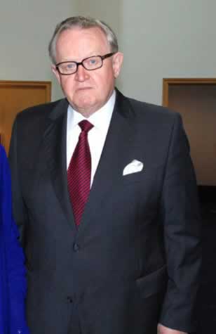 2008年10月10日 芬兰前总统阿赫蒂萨里获诺贝尔和平奖