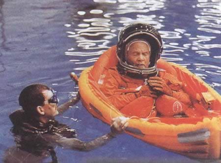 美国首位太空人老格林36年后重返太空