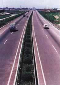 1988年10月31日 我国第一条高速公路沪嘉公路开通