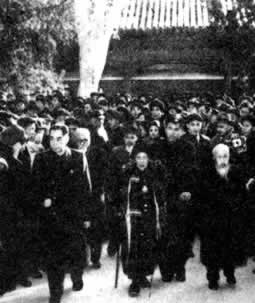 1956年11月12日 中共中央派团晋谒中山陵（图片来源：历史上的今天TodayOnHistory.com）