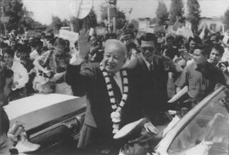 1991年11月14日 柬埔寨西哈努克亲王返抵金边