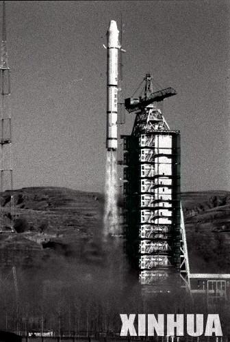 1997年12月8日 长二丙改进型火箭首次发射铱星成功