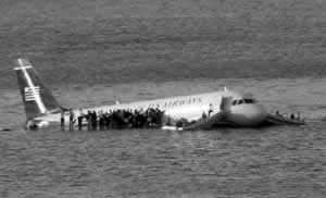 两客机在纽约上空相撞