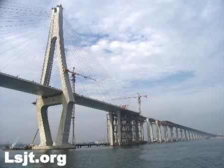 我国首座悬索桥海湾大桥竣工