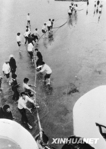 1993年12月15日 中国第一条海底光缆