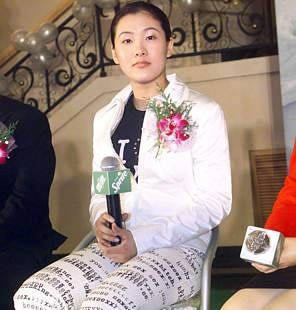 13岁的中国运动员伏明霞成为最年轻的世界冠军