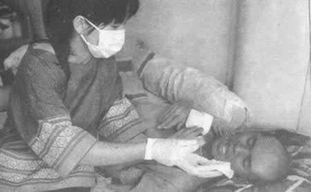 1996年12月31日 “鸡尾酒疗法”为垂死的泰国艾滋病人带来生机