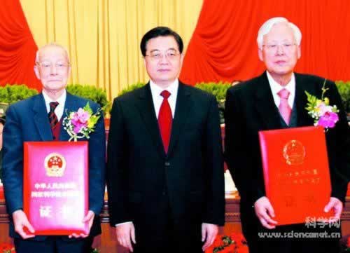 2009年1月9日 国家科学技术奖励大会——王忠诚、徐光宪