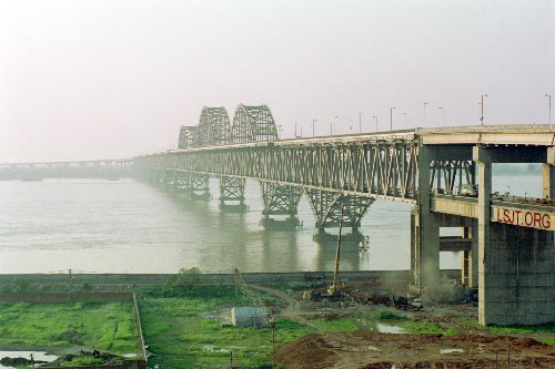 1993年1月16日 江西九江长江大桥建成