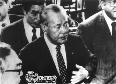 1976年2月6日 日本洛克希德贿赂案败露，前首相田中角荣被判刑