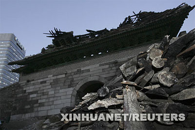 2008年2月11日 韩国首都首尔国宝第一号崇礼门发生大火烧毁