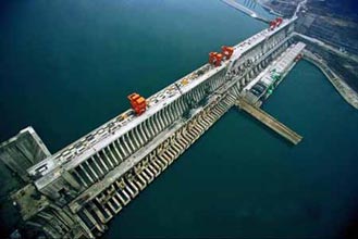 2001年2月12日 计划投资131亿元进行三峡工程建设