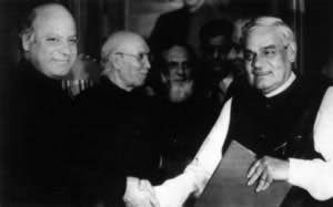 1999年2月20日 印巴首脑10年再次握手
