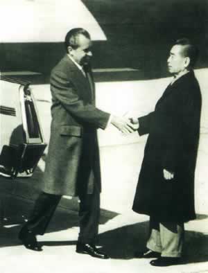 美国总统尼克松访华，中美双方发表《中美联合公报》