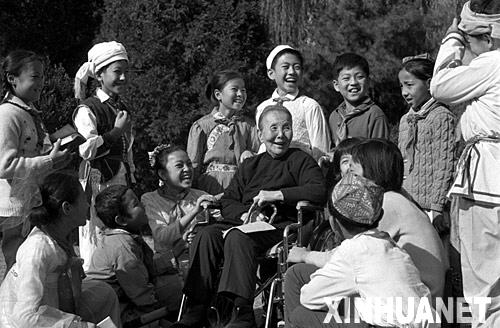 1999年2月28日 文坛世纪老人冰心在京与世长辞