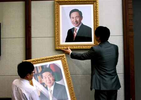 2008年2月25日 李明博正式宣誓就任第17届韩国总统