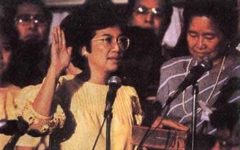 1986年2月27日 科拉松·阿基诺就任菲律宾总统