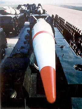 中国人民解放军在东海和南海进行发射导弹训练