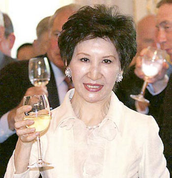 1940年2月29日 香港首位获英国政府封为男爵的女性邓莲如出生