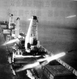 中国人民解放军在台湾海峡进行陆海空联合演习(历史上的今天。中国)
