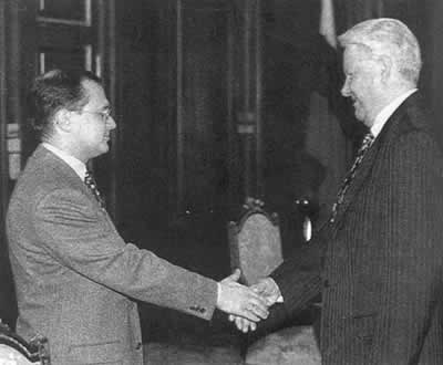 1998年3月23日 叶利钦解散俄政府，提名基里延科担任总理