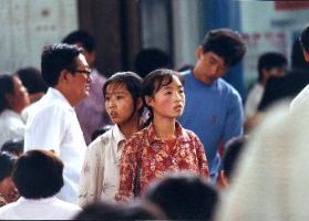 影片《一个都不能少》荣获“1999年最佳国际电影奖”(歷史上的今天。中國)