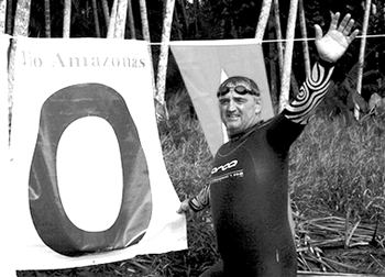 2007年4月7日 马丁·斯特雷尔用65天完成独自畅游亚马孙河的壮举