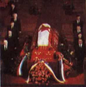 南斯拉夫总统铁托病逝