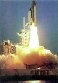 1981年4月12日 美国航天飞机“哥伦比亚”号发射升空