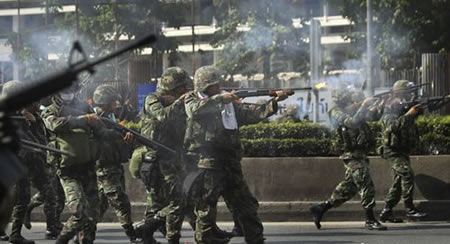 2010年5月13日 泰国军队与红衫军枪战百人死伤
