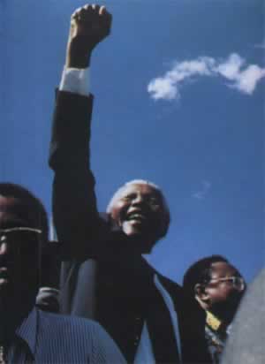 曼德拉在宣誓就任南非总统(lsjt.net)