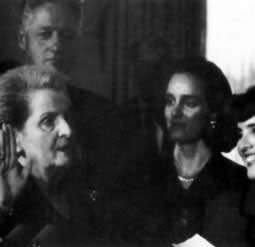 美国第一位女国务卿奥尔布赖特诞辰