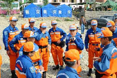2008年5月16日 中国政府接受的第一个外国救援队伍
